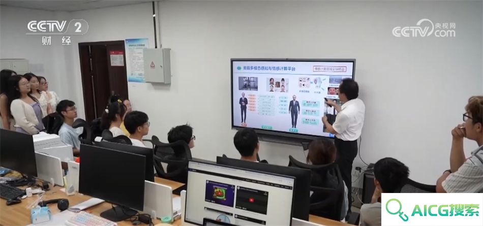 我国推动“AI+X”跨界人才培养 人工智能就业前景让相关专业热度持续攀升